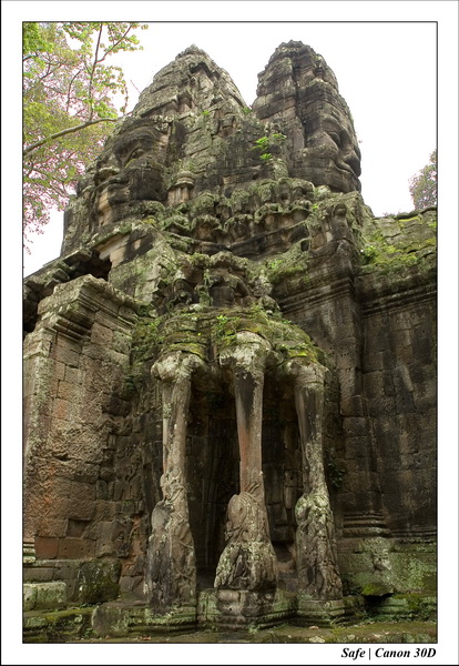 2006 - 07 - Temple angkor - Victory gate 06